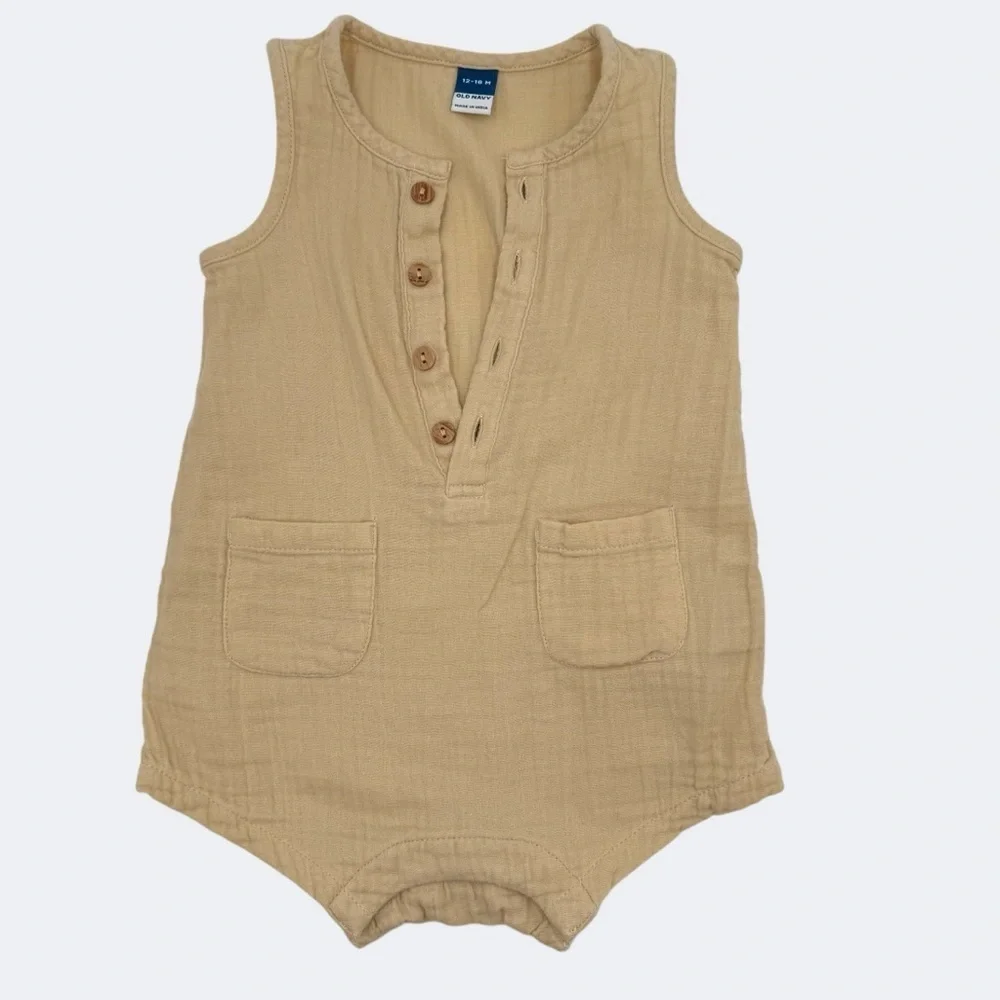 Old Navy Beige Sleeveless Henley One-Piece Baby Romper 12-18 Months Unisex